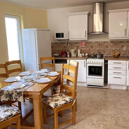 Apartment Happy Place Akatcia Велико-Тырново Экстерьер фото