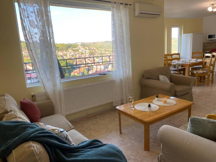 Apartment Happy Place Akatcia Велико-Тырново Экстерьер фото
